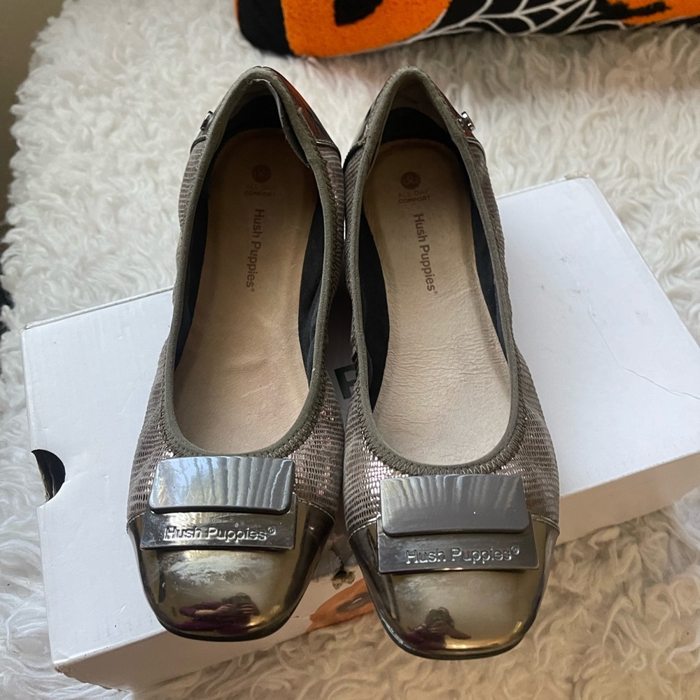 Hush puppies flats